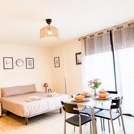 Appartement Studio Apartments *