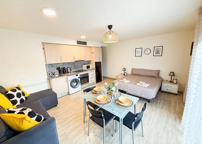 아파트 Studio Apartments *