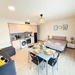 Apartment Studio Apartments *